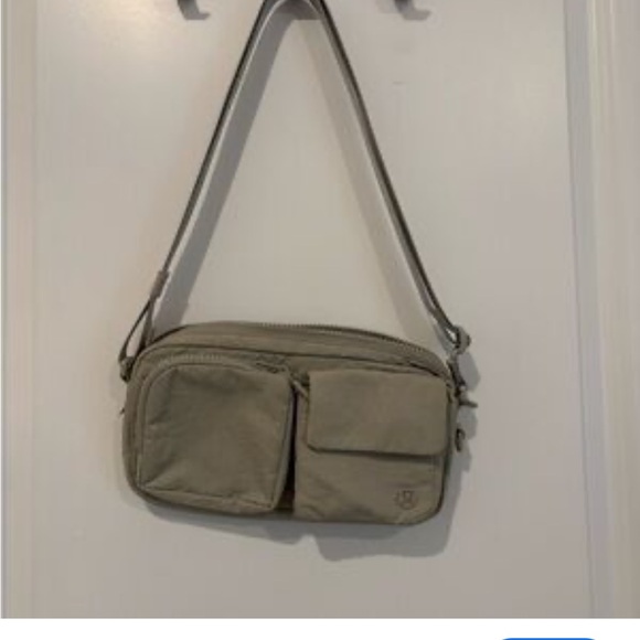 Lululemon Multi-Pocket Crossbody Bag 2.5l - Picture 8 of 9